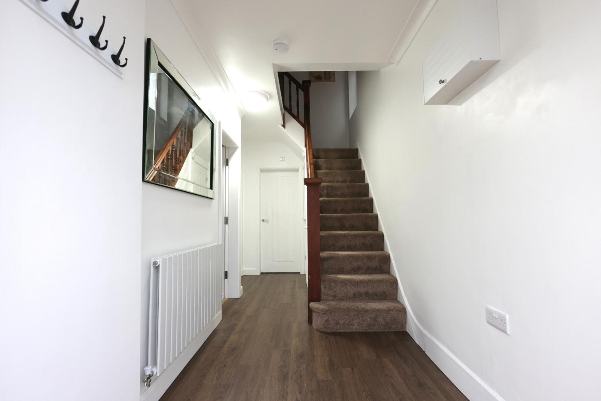 22 Lower Road Beeston * Бистон